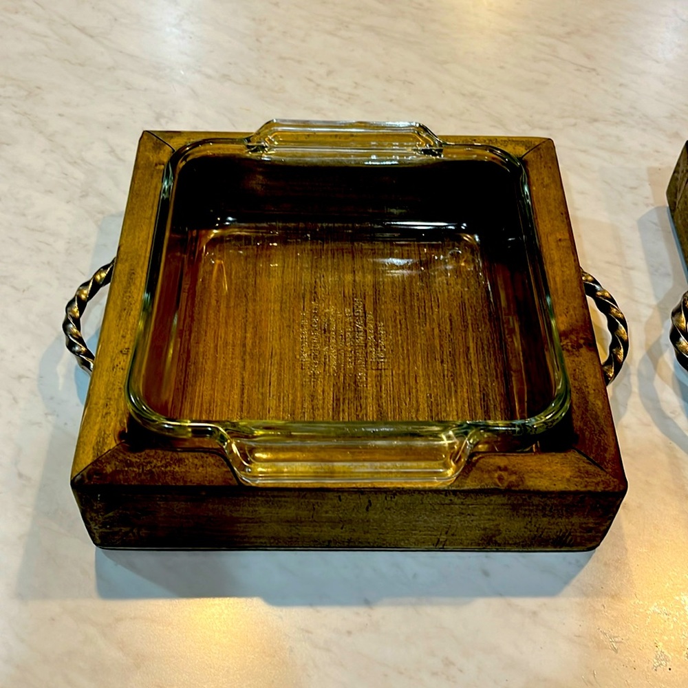 Casserole dish holders